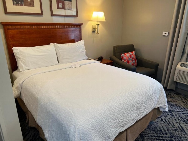 Candlewood Suites LAX Hawthorne image 11