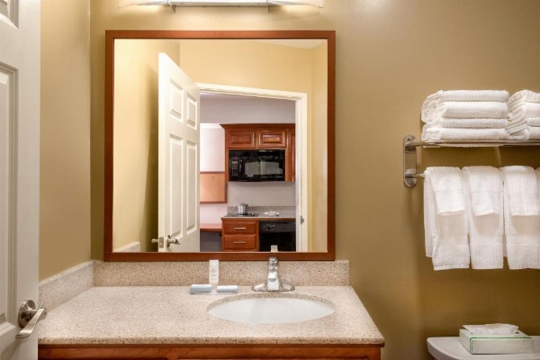 Candlewood Suites LAX Hawthorne image 22