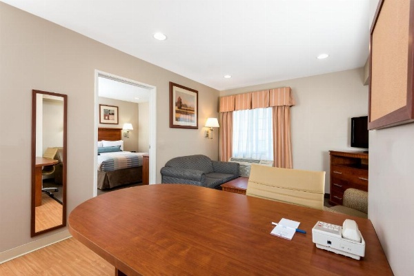 Candlewood Suites LAX Hawthorne image 24